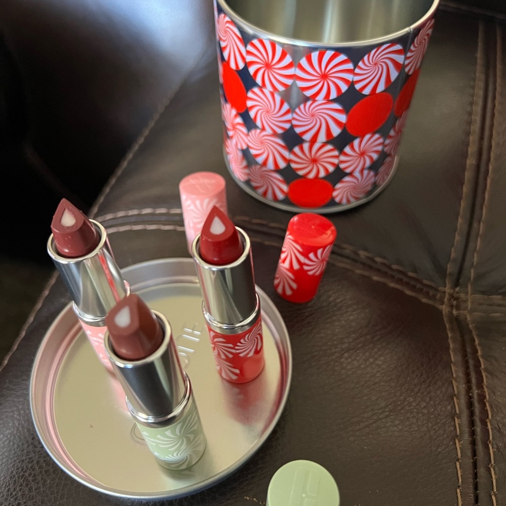 Clinique lipstick 3 brand new with holiday tin
